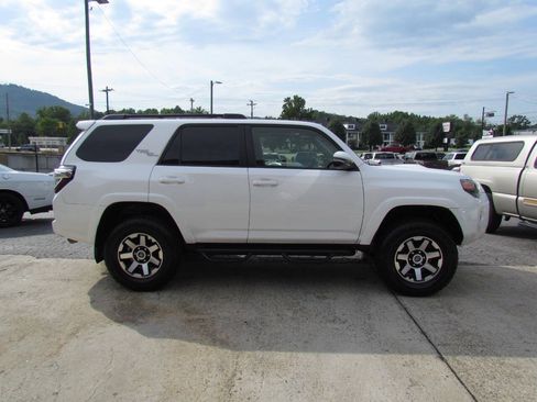 Used 2019 Toyota 4Runner TRD Off-Road Premium AWD/4WD image 6