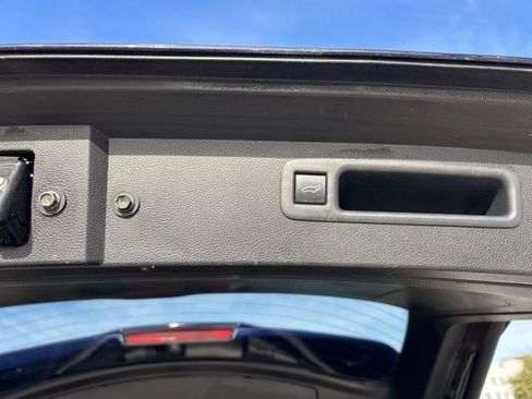 Used 2021 Toyota Highlander XLE image 10