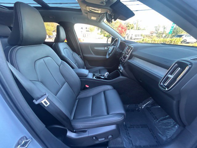 Used 2026 Volvo XC40 B5 Plus AWD/4WD image 14