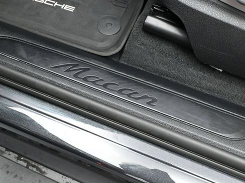 Used 2024 Porsche Macan AWD/4WD image 14