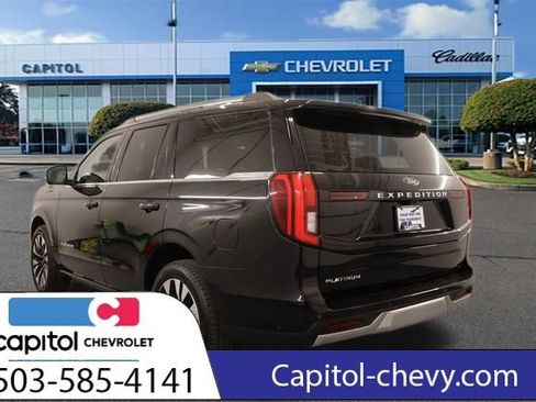 Used 2025 Ford Expedition Platinum w/ Driver's Package AWD/4WD image 6