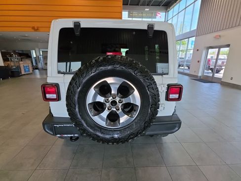 Used 2019 Jeep Wrangler Unlimited Sahara AWD/4WD image 11