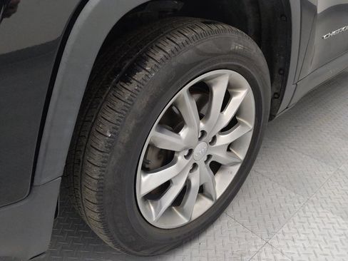 Used 2017 Jeep Cherokee Limited image 31