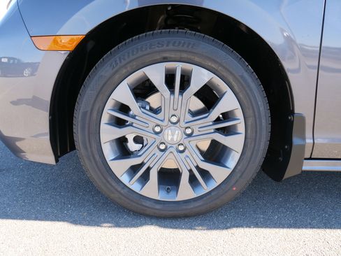 New 2026 Honda Odyssey Touring image 13