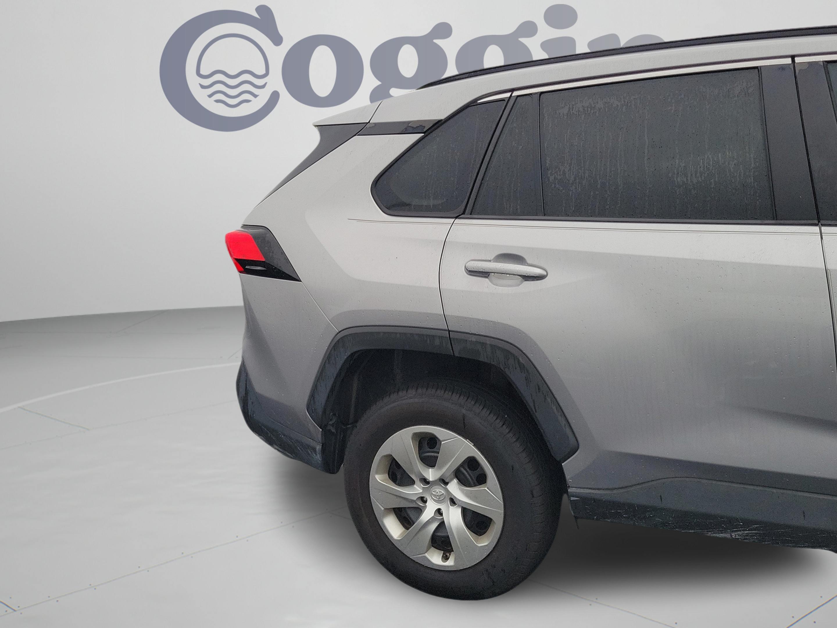 Used 2021 Toyota RAV4 LE FWD image 12