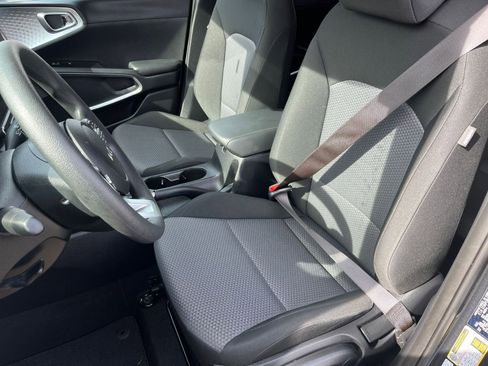 Used 2025 Kia Soul LX w/ LX Technology Package image 33