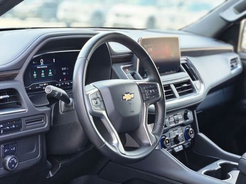 Used 2024 Chevrolet Suburban LT RWD image 12