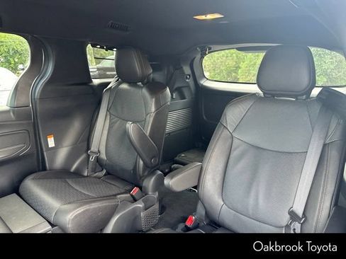 Used 2026 Toyota Sienna Platinum AWD/4WD image 6