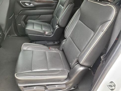 Used 2023 Chevrolet Suburban Premier image 18