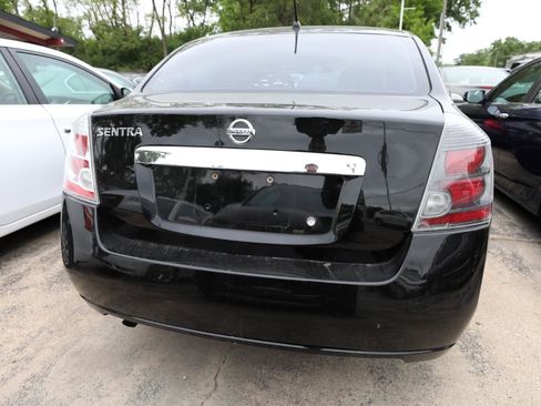 Used 2010 Nissan Sentra 2.0 S FWD image 6
