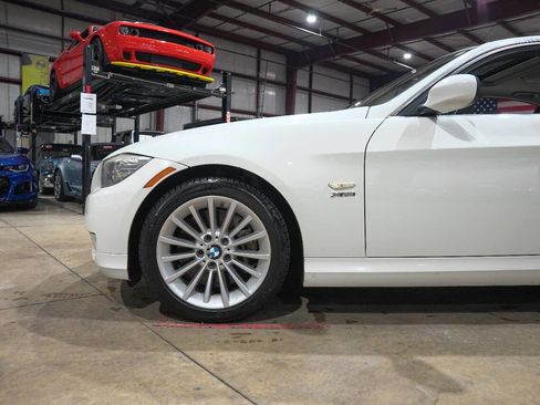 Used 2011 BMW 335i xDrive Sedan image 3
