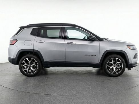 Used 2025 Jeep Compass Limited AWD/4WD image 11