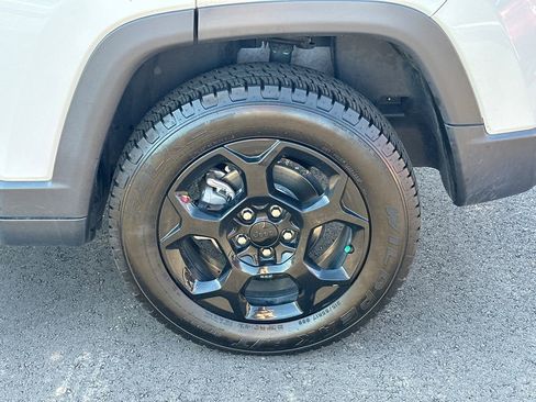 Used 2024 Jeep Compass Trailhawk image 19