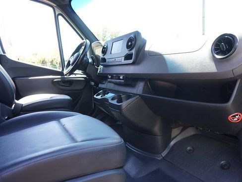 Used 2022 Mercedes-Benz Sprinter 2500 image 15
