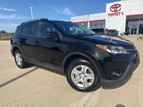 Used 2014 Toyota RAV4 LE FWD image 2
