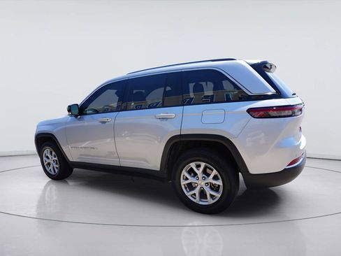 Used 2024 Jeep Grand Cherokee Limited RWD image 4