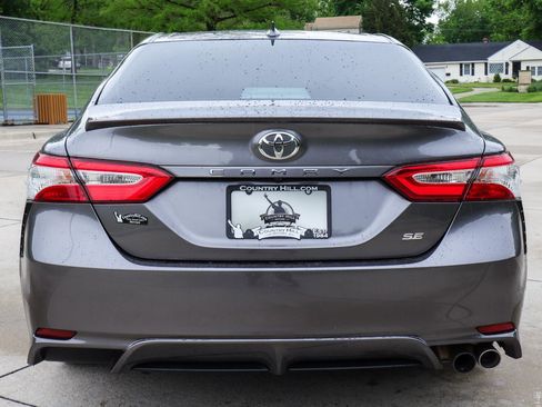 Used 2020 Toyota Camry SE FWD image 17