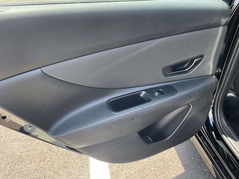 Used 2025 Hyundai Elantra Sport FWD image 11