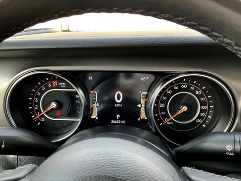 Certified 2022 Jeep Gladiator Willys image 9