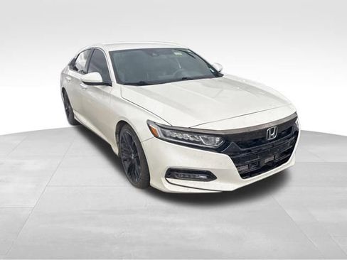 Used 2018 Honda Accord Sport image 9