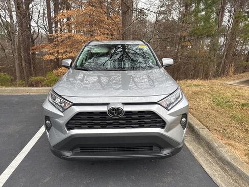 Used 2019 Toyota RAV4 XLE Premium image 11