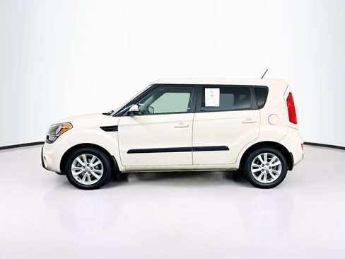 Used 2013 Kia Soul + FWD image 4
