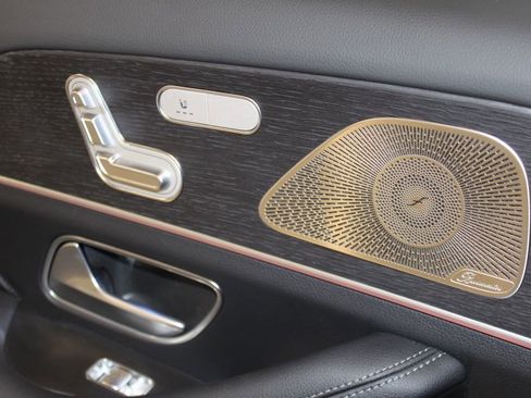 Certified 2025 Mercedes-Benz GLS 450 4MATIC image 41