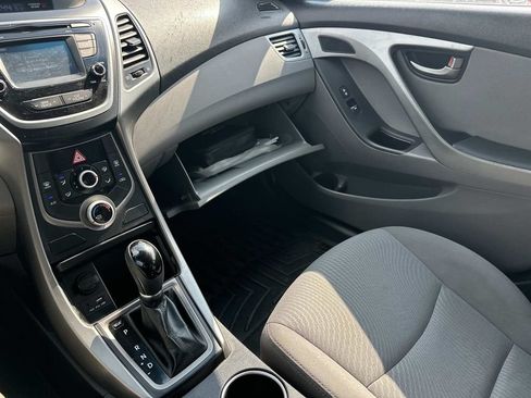 Used 2015 Hyundai Elantra SE w/ Option Group 02 FWD image 33