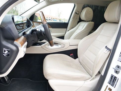 Used 2022 Mercedes-Benz GLS 450 4MATIC image 3