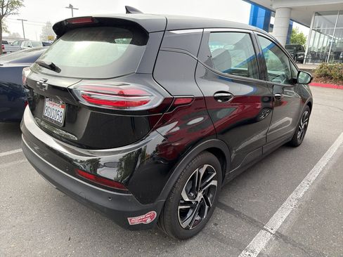 Used 2023 Chevrolet Bolt LT w/ Infotainment Package FWD image 6