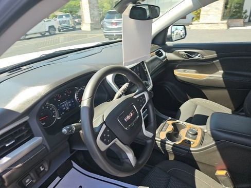 Used 2023 GMC Acadia SLE image 35