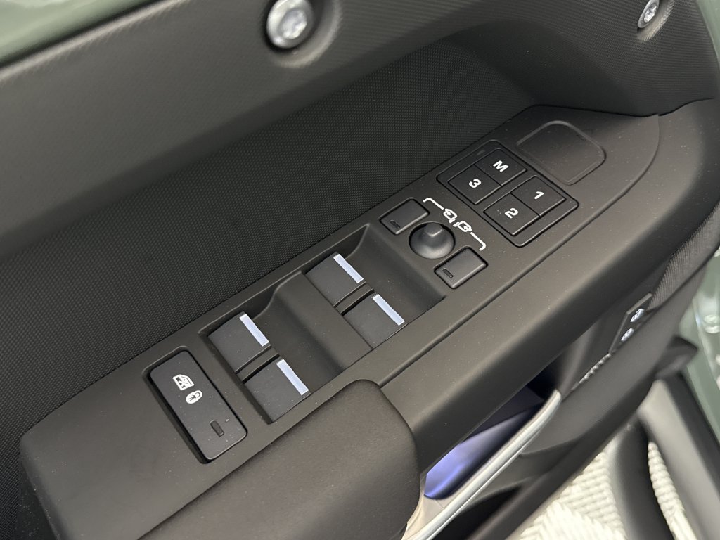 New 2026 Land Rover Defender 110 AWD/4WD image 28