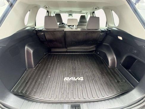 Used 2022 Toyota RAV4 XLE w/ Convenience Package AWD/4WD image 5