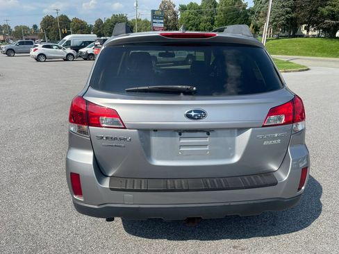 Used 2011 Subaru Outback 2.5i Limited w/ PWR Moonroof Pkg AWD/4WD image 13