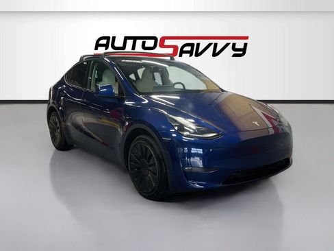 Used 2023 Tesla Model Y Long Range AWD/4WD image 1