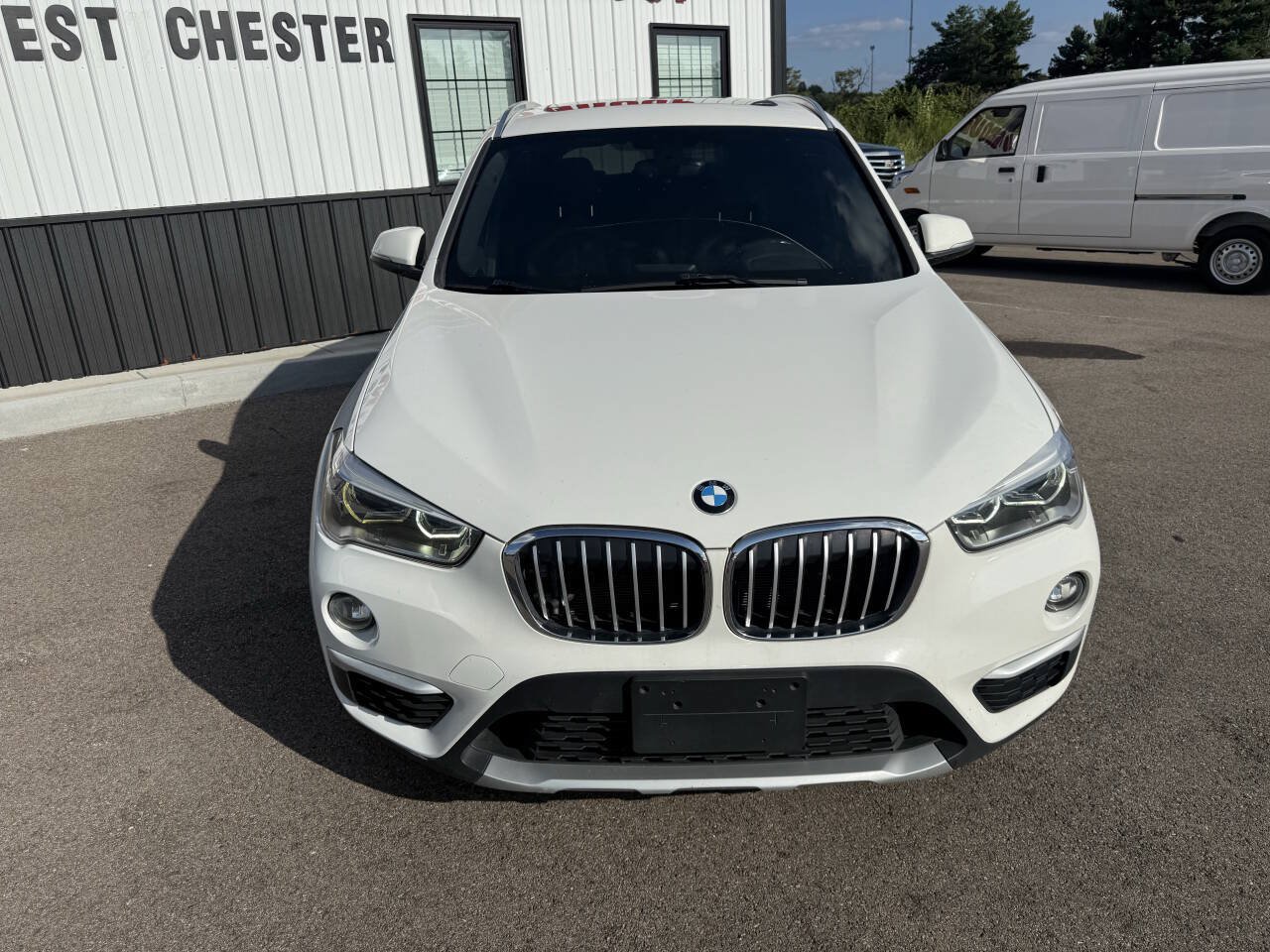 Used 2018 BMW X1 xDrive28i w/ Premium Package Essential AWD/4WD image 3