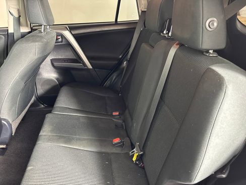 Used 2018 Toyota RAV4 LE image 27