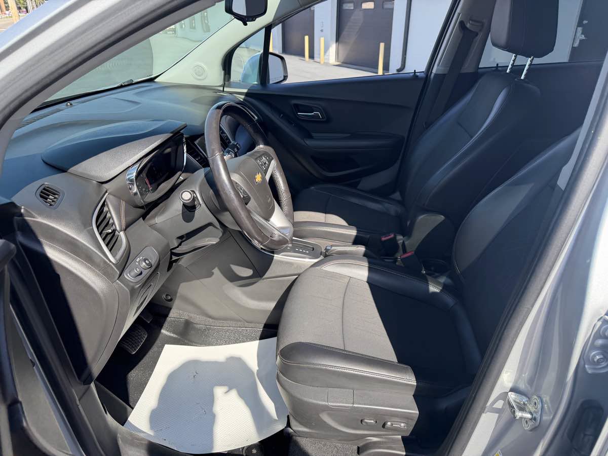 Used 2019 Chevrolet Trax LT w/ LT Convenience Package AWD/4WD image 10