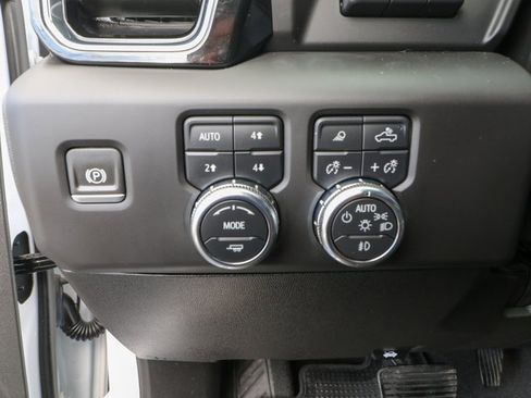 Used 2024 GMC Sierra 3500 Denali w/ Denali Reserve Package image 20