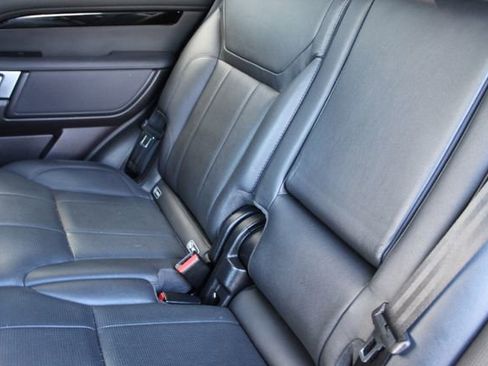 Used 2019 Land Rover Discovery SE image 22