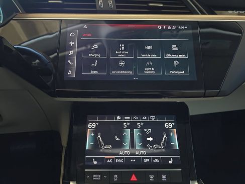 Used 2024 Audi Q8 e-tron Premium AWD/4WD image 23