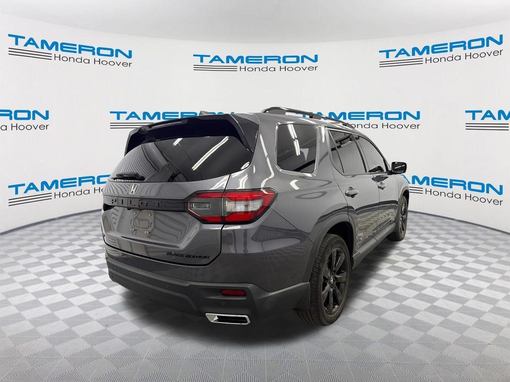 Used 2025 Honda Pilot Black Edition image 5