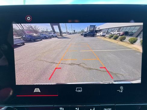 Used 2024 GMC Canyon Elevation w/ Convenience Package image 19