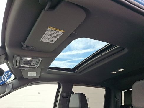 Used 2022 Chevrolet Silverado 1500 LTZ w/ LTZ Premium Package image 17