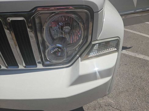 Used 2010 Jeep Liberty Limited w/ Tire & Wheel Group RWD image 12