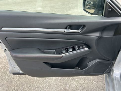 Certified 2025 Nissan Altima 2.5 SR FWD image 19