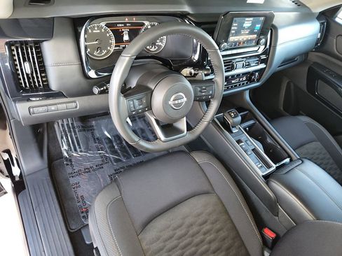 Certified 2024 Nissan Pathfinder SV image 11