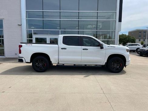 Used 2023 Chevrolet Silverado 1500 RST w/ Redline Edition AWD/4WD image 4