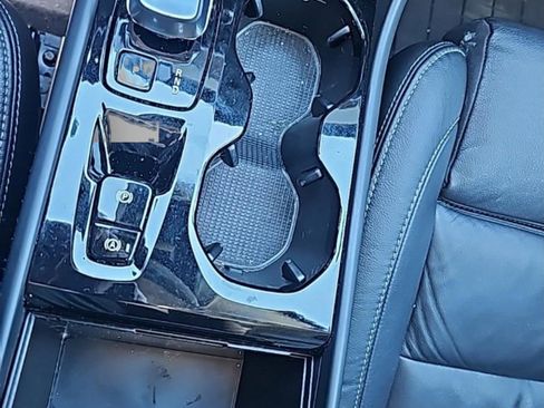 Used 2023 Volvo XC40 B5 Plus w/ Protection Package Premier image 28