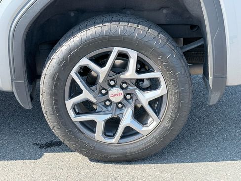 Used 2024 GMC Sierra 1500 SLT w/ SLT Convenience Package AWD/4WD image 34